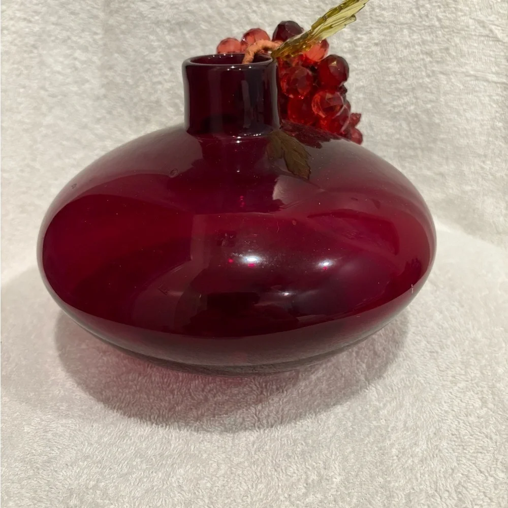 Elegant burgundy/red Bulb Glass Vase with red berry accent